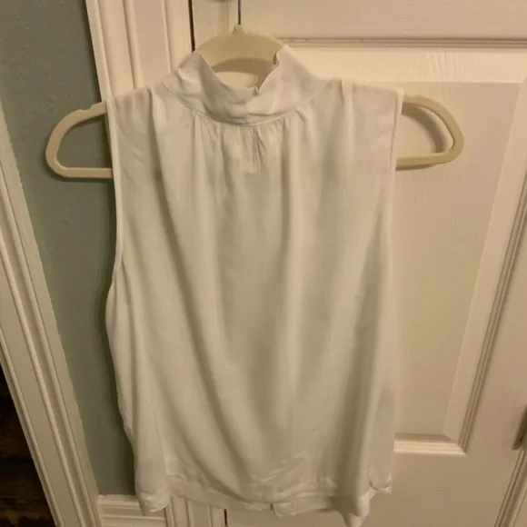 Cloth and Stone blouse size Medium. Great condition and gently worn. No tags. - Picture 2 of 3